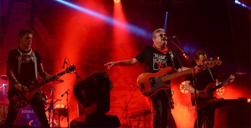 Boa noite Corroios. Aqui Xutos & Pontapés!