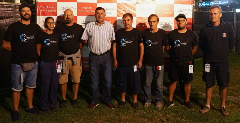 Aos trabalhadores que constroem as Festas…